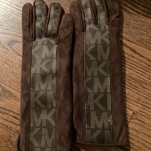 Beautiful NewMichael Kors suede and leather gloves